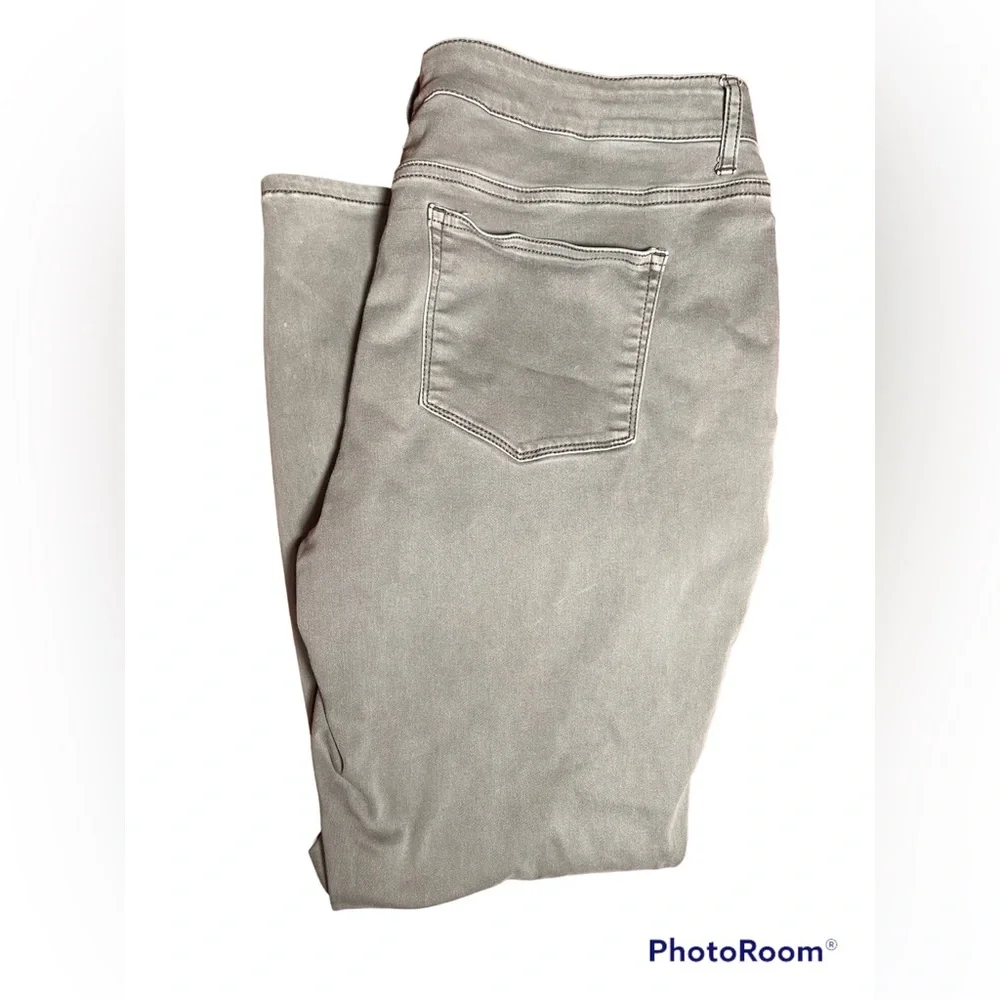 Maurices Skinny Jeans - Picture 2 of 4